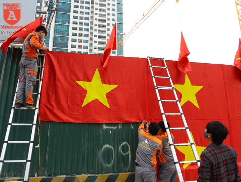 Rực đỏ cờ Tổ quốc để cổ vũ cho U23 Việt Nam